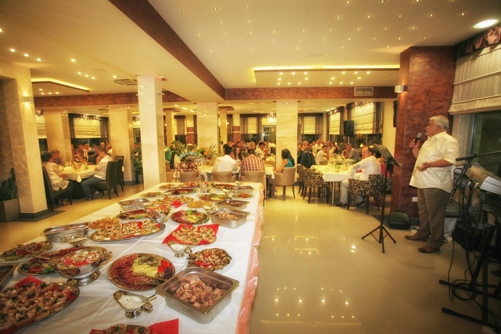 הרצג-נובי Hotel Ellena מראה חיצוני תמונה