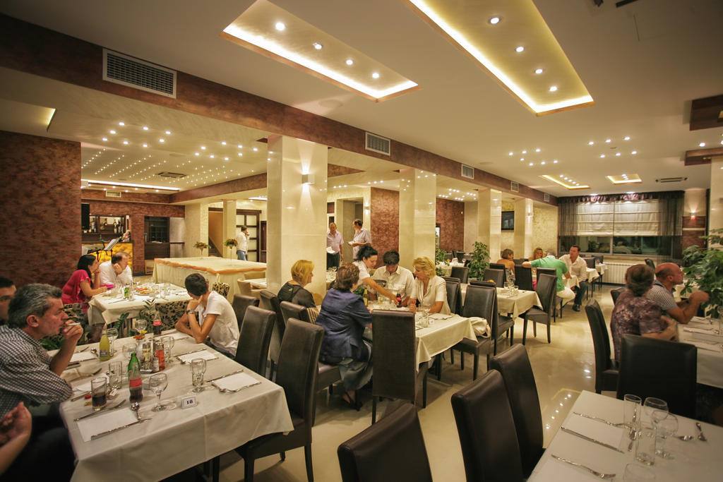 הרצג-נובי Hotel Ellena מראה חיצוני תמונה