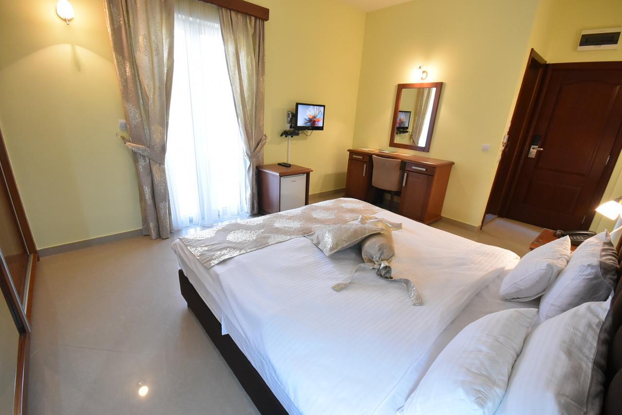 הרצג-נובי Hotel Ellena מראה חיצוני תמונה